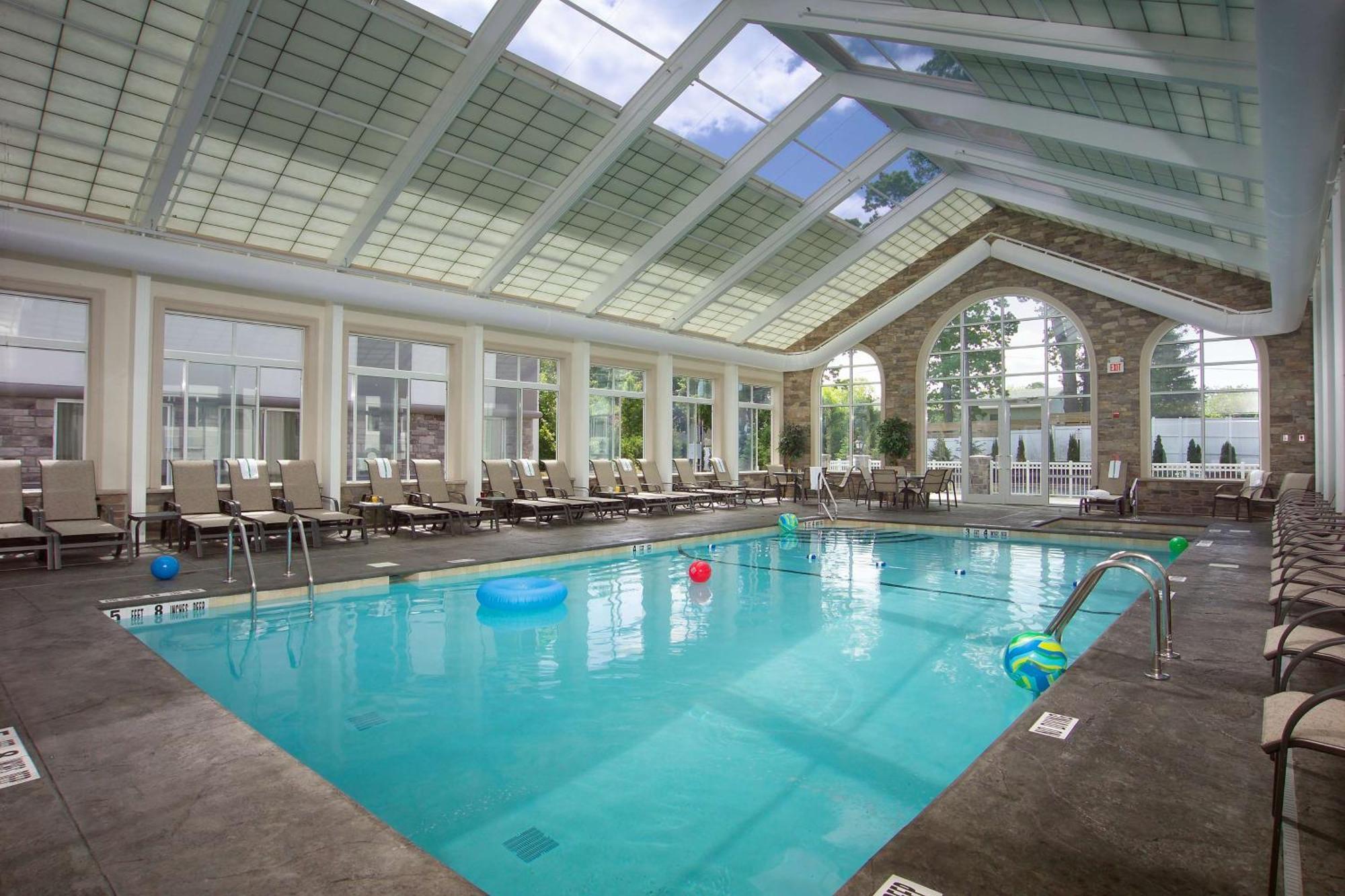 Отель Doubletree By Hilton Нанует Экстерьер фото