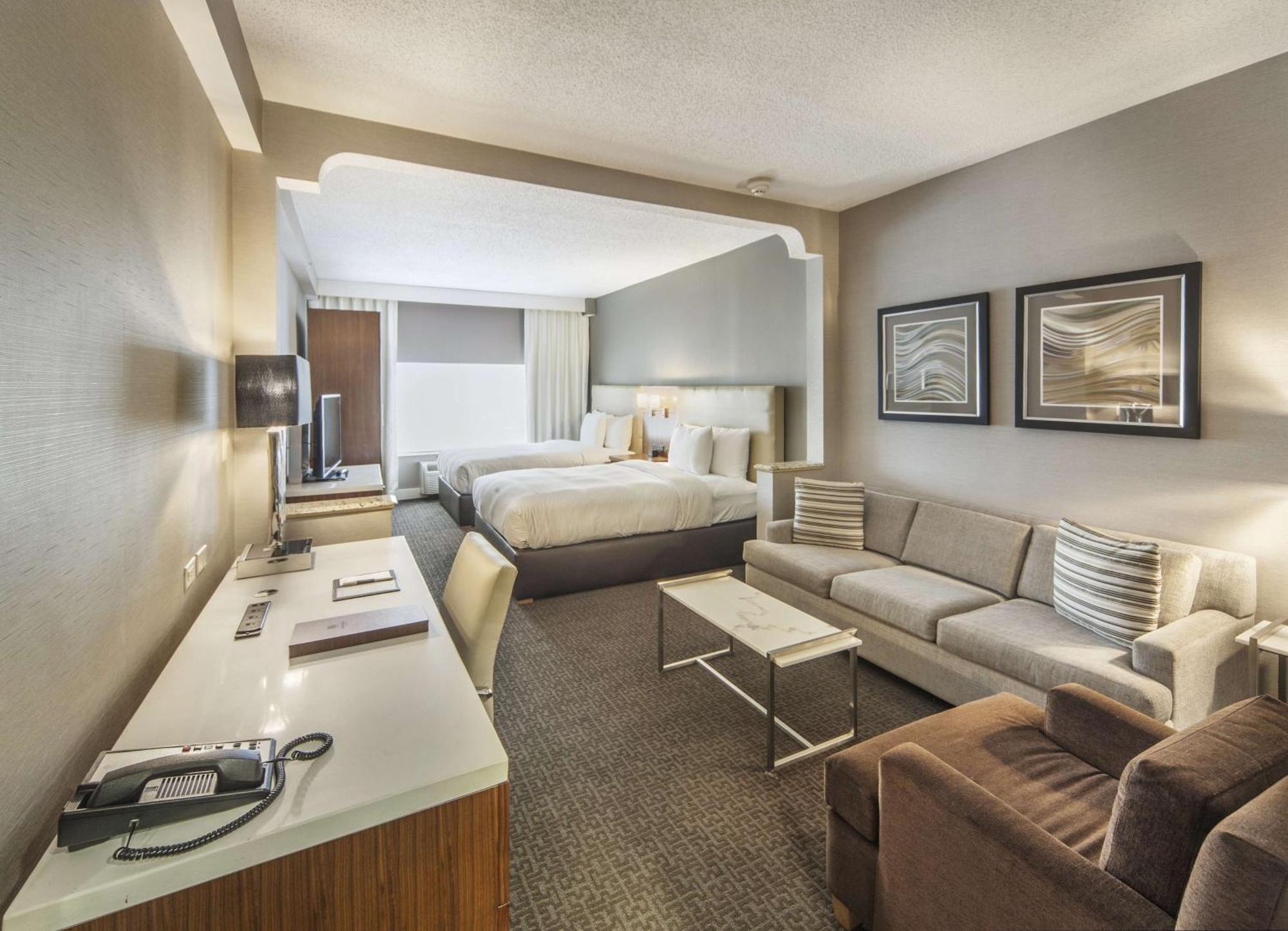 Отель Doubletree By Hilton Нанует Экстерьер фото