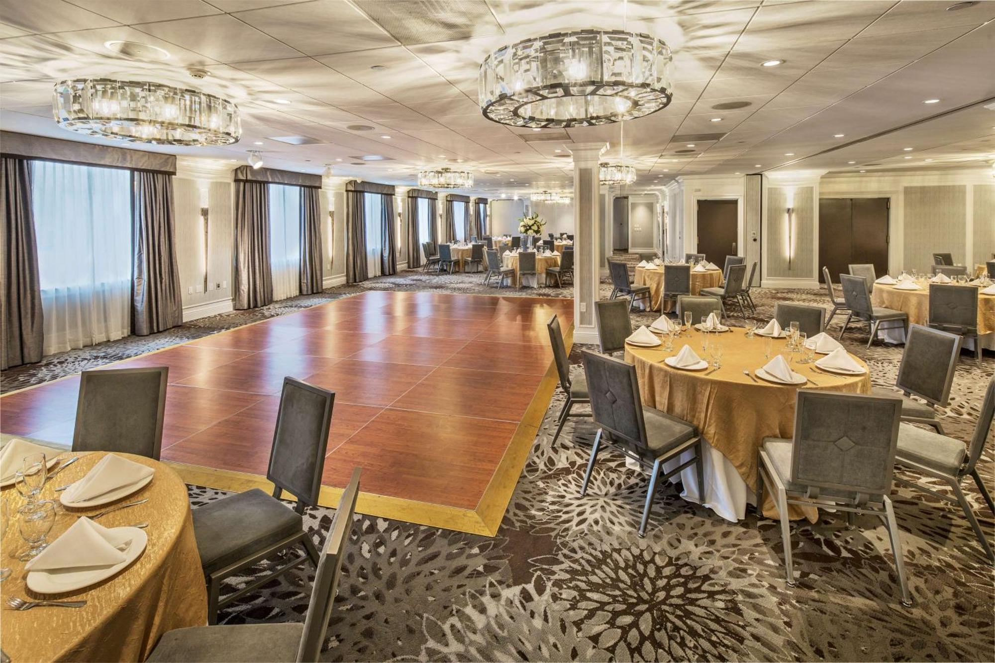 Отель Doubletree By Hilton Нанует Экстерьер фото