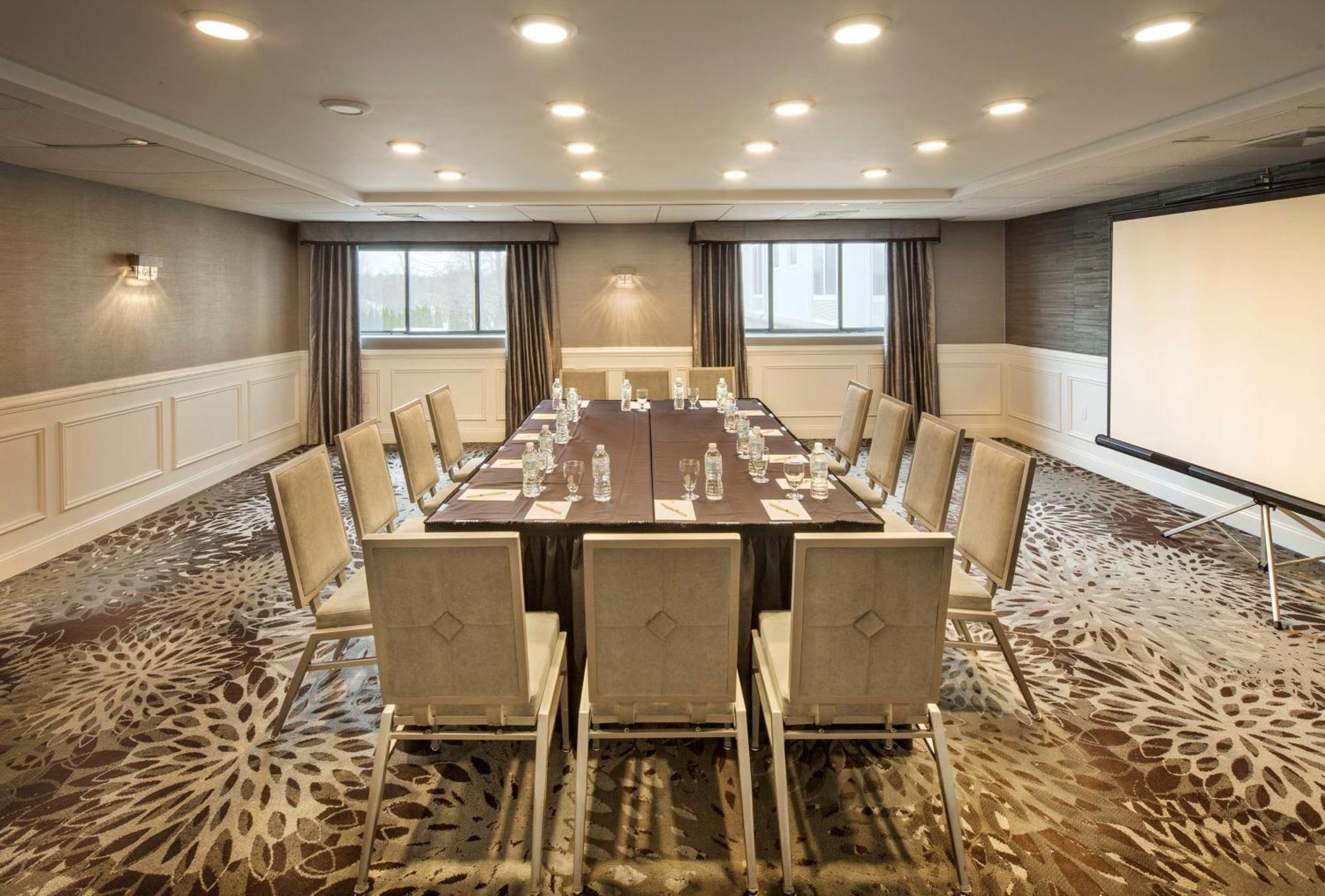 Отель Doubletree By Hilton Нанует Экстерьер фото